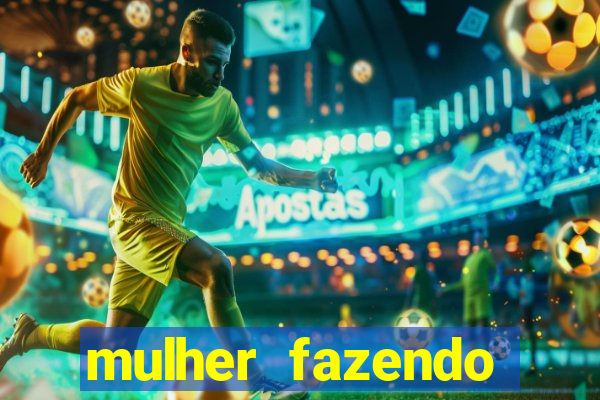 mulher fazendo strip tease